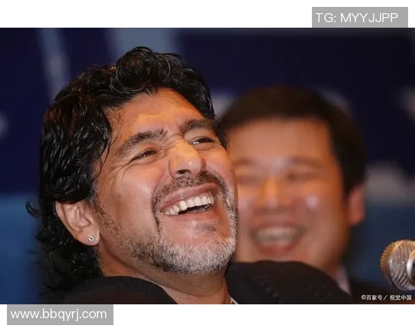 足球明星背后的奋斗与荣耀：从草根到巅峰的传奇人生